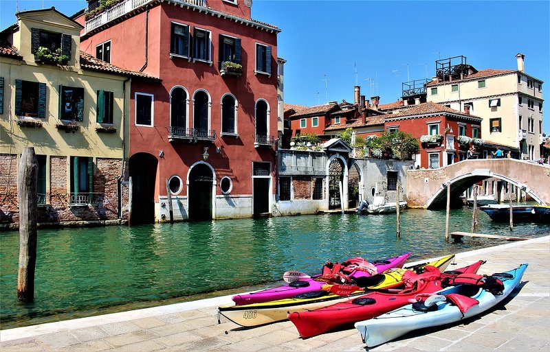 Kayaking in Venice with high tide: all you need to know